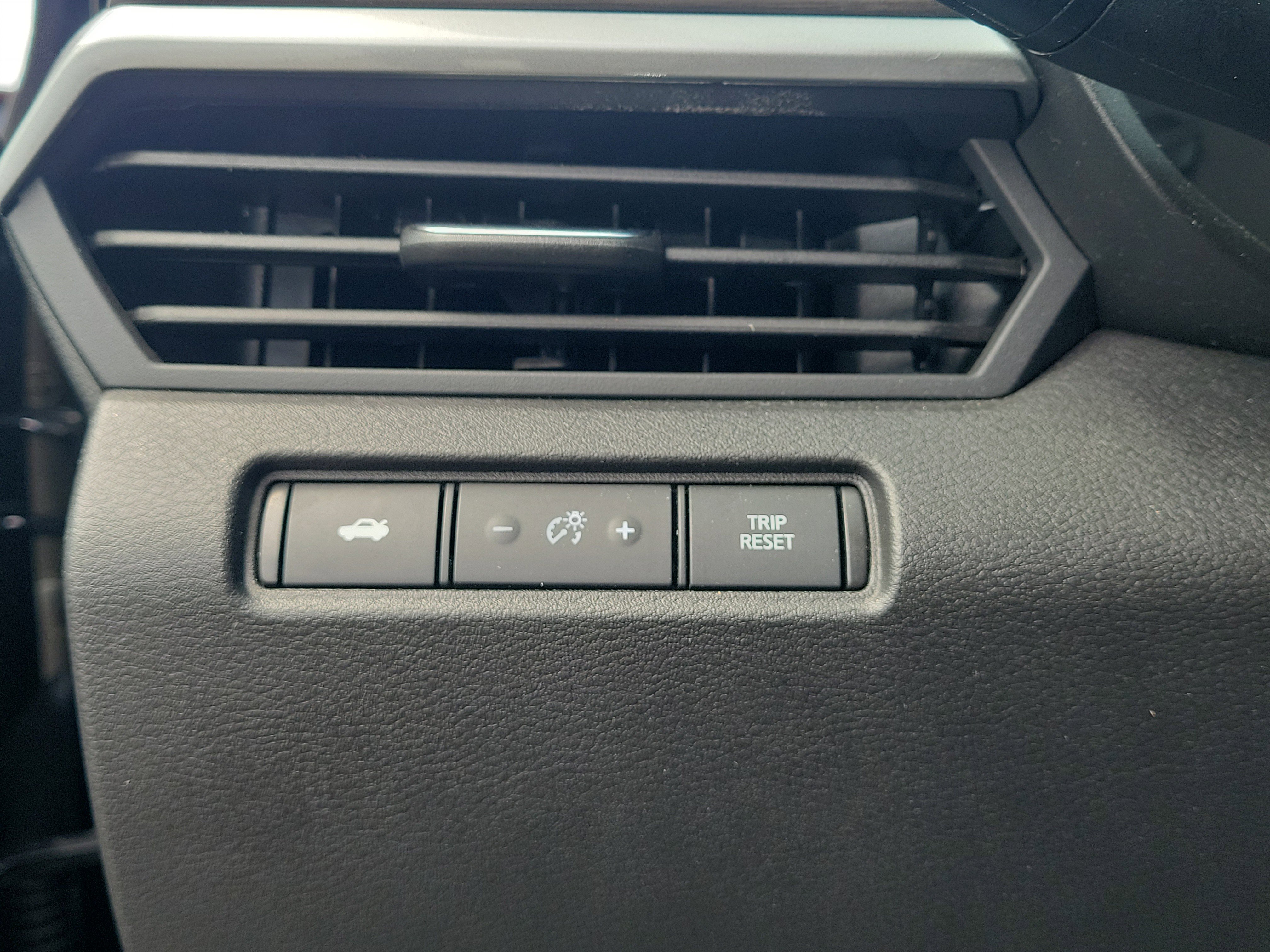 Used 2025 Nissan Altima 2.5 SV FWD image 23