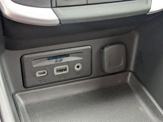 Used 2024 GMC Terrain SLT image 28