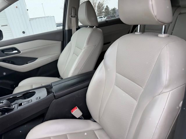 Used 2023 Nissan Rogue SV w/ SV Premium B Package image 19