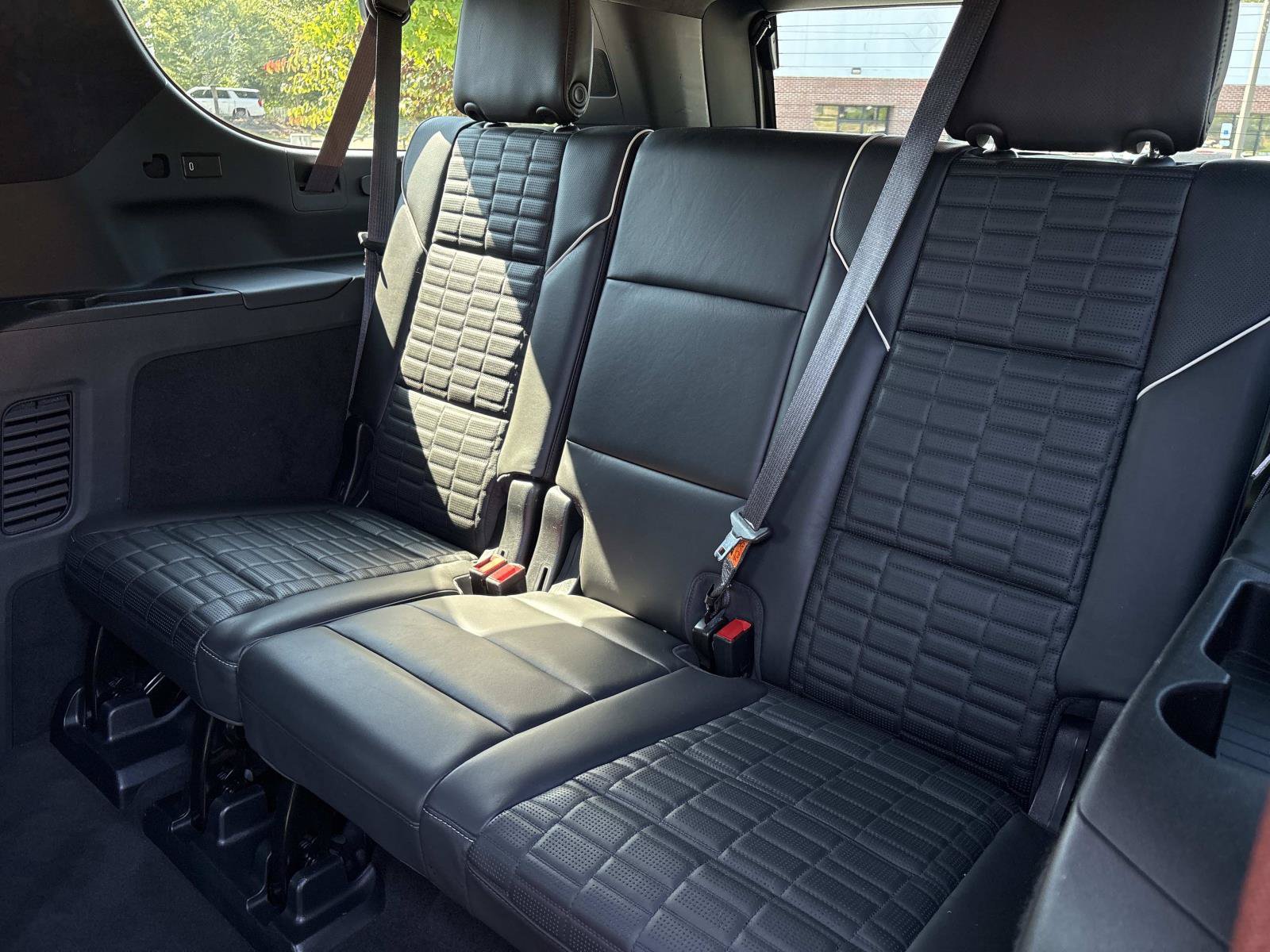 Used 2023 Cadillac Escalade ESV V AWD/4WD image 33