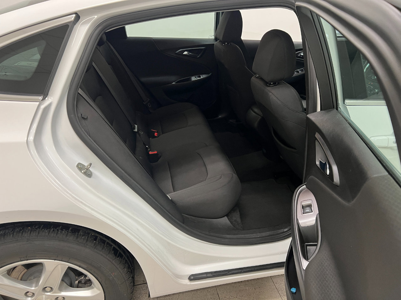 Used 2021 Chevrolet Malibu LS w/ Driver Confidence Package II image 27