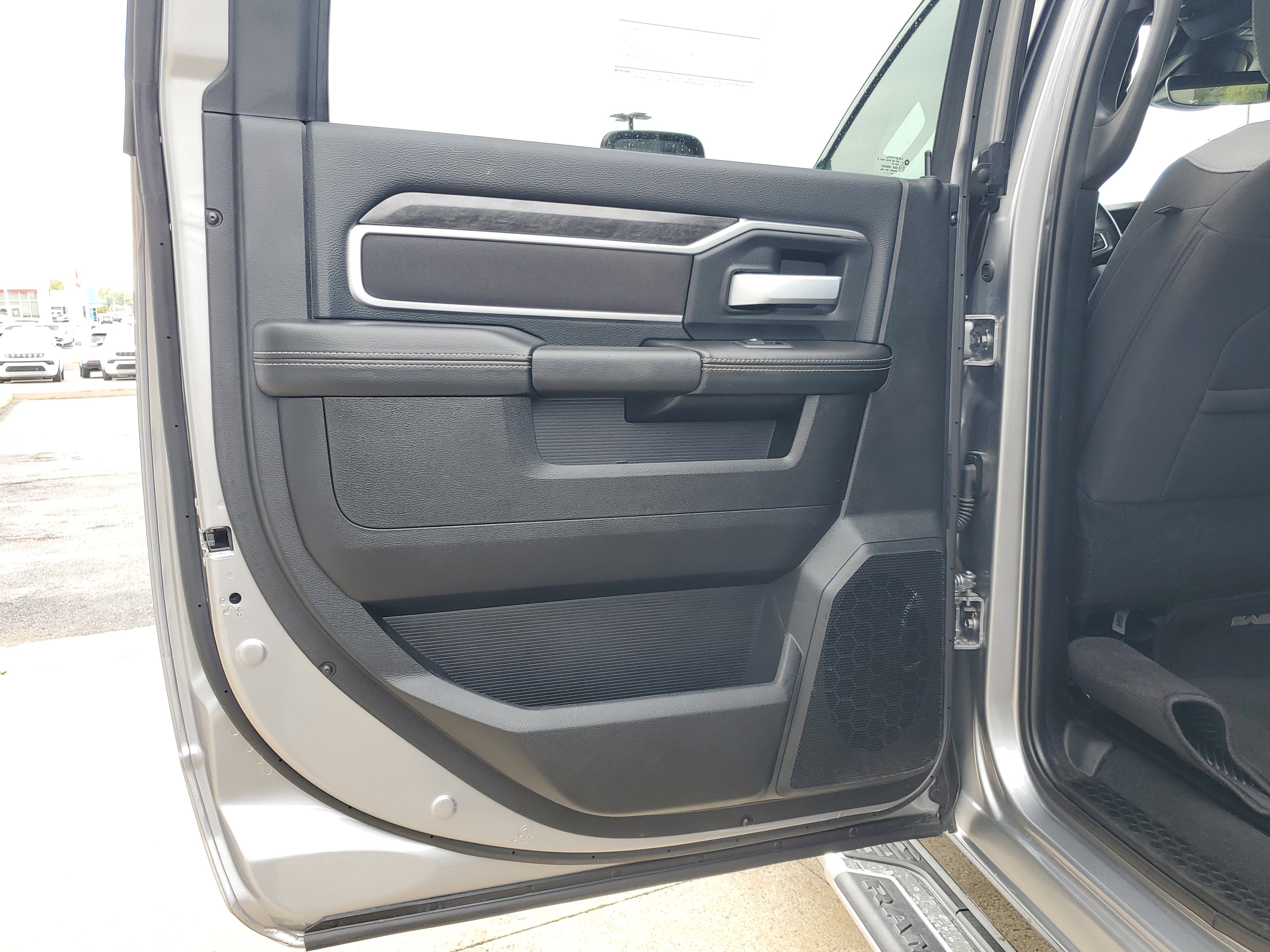 Used 2024 RAM 2500 Big Horn w/ Safety Group image 22