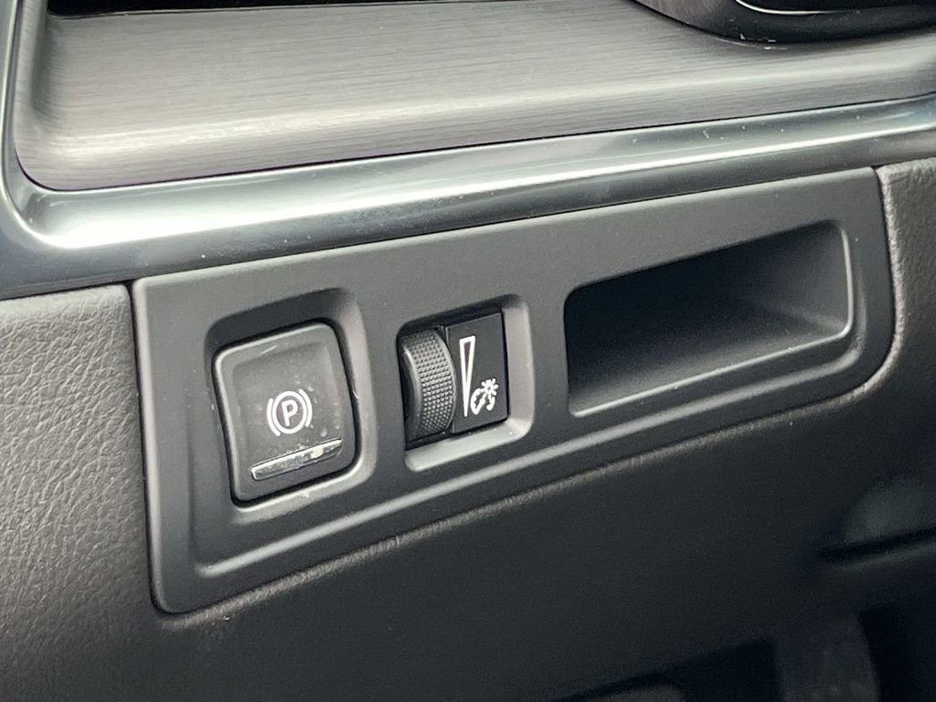 New 2026 Cadillac XT5 Luxury w/ LPO, ONYX Package image 27