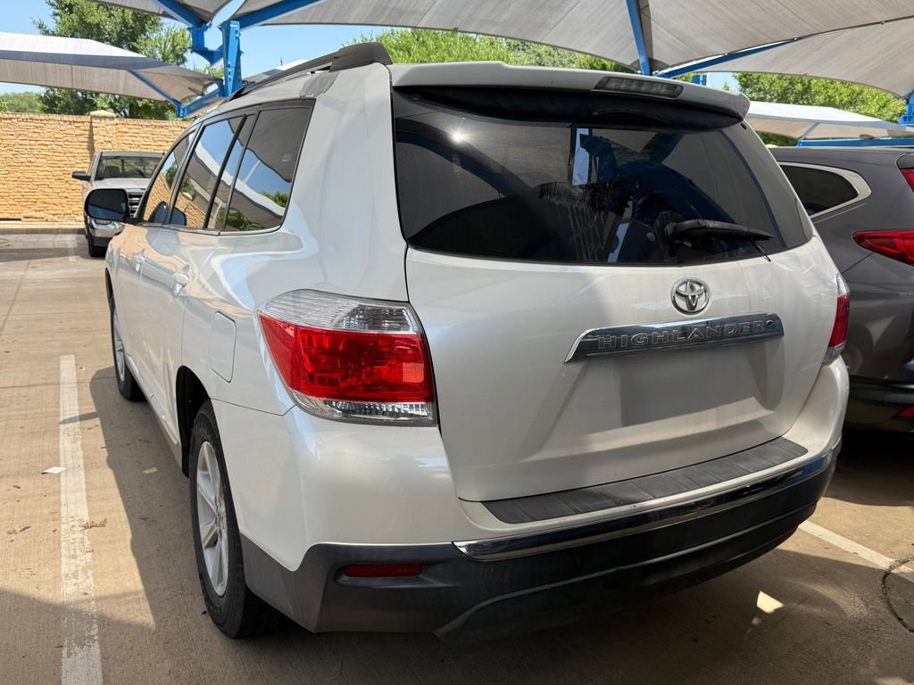 Used 2013 Toyota Highlander SE FWD image 6
