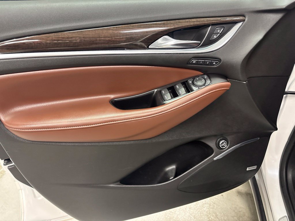 Used 2018 Buick Enclave Avenir w/ Avenir Technology Package AWD/4WD image 18