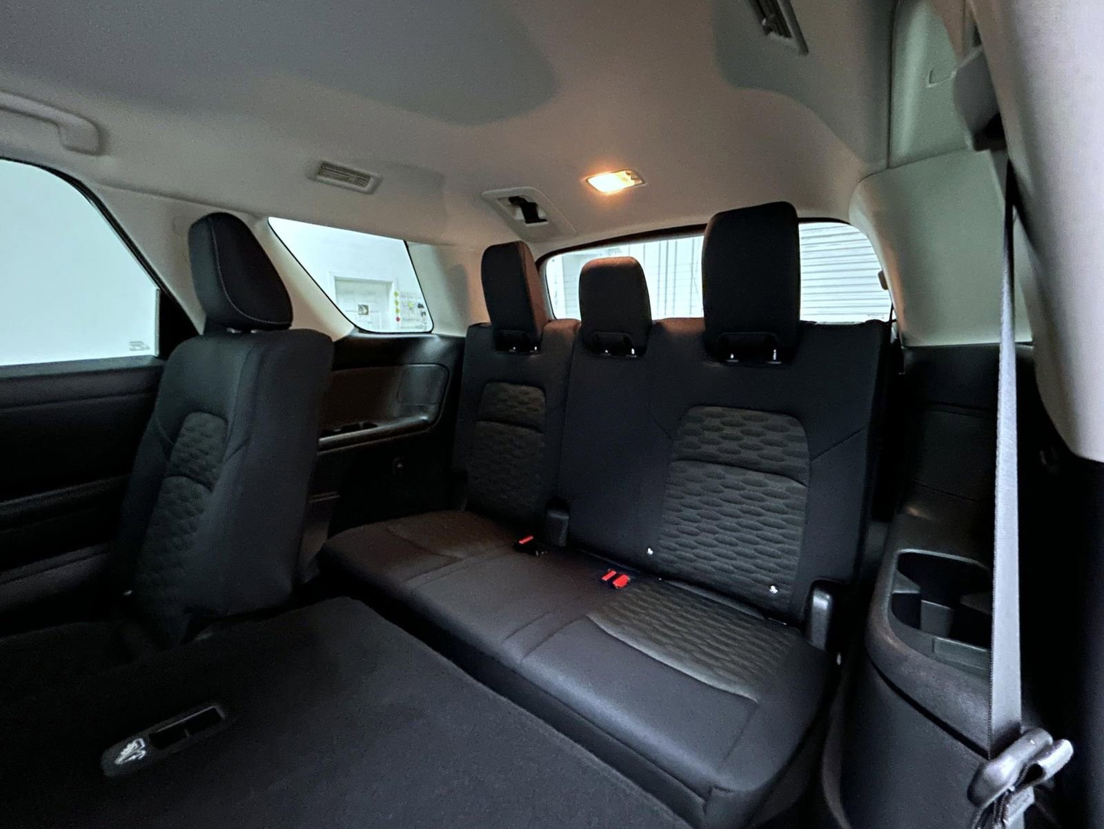 Used 2025 Nissan Pathfinder S image 19