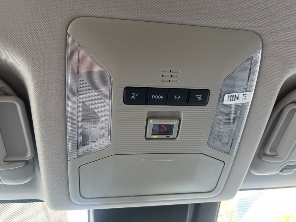 Used 2025 Toyota RAV4 XLE image 28