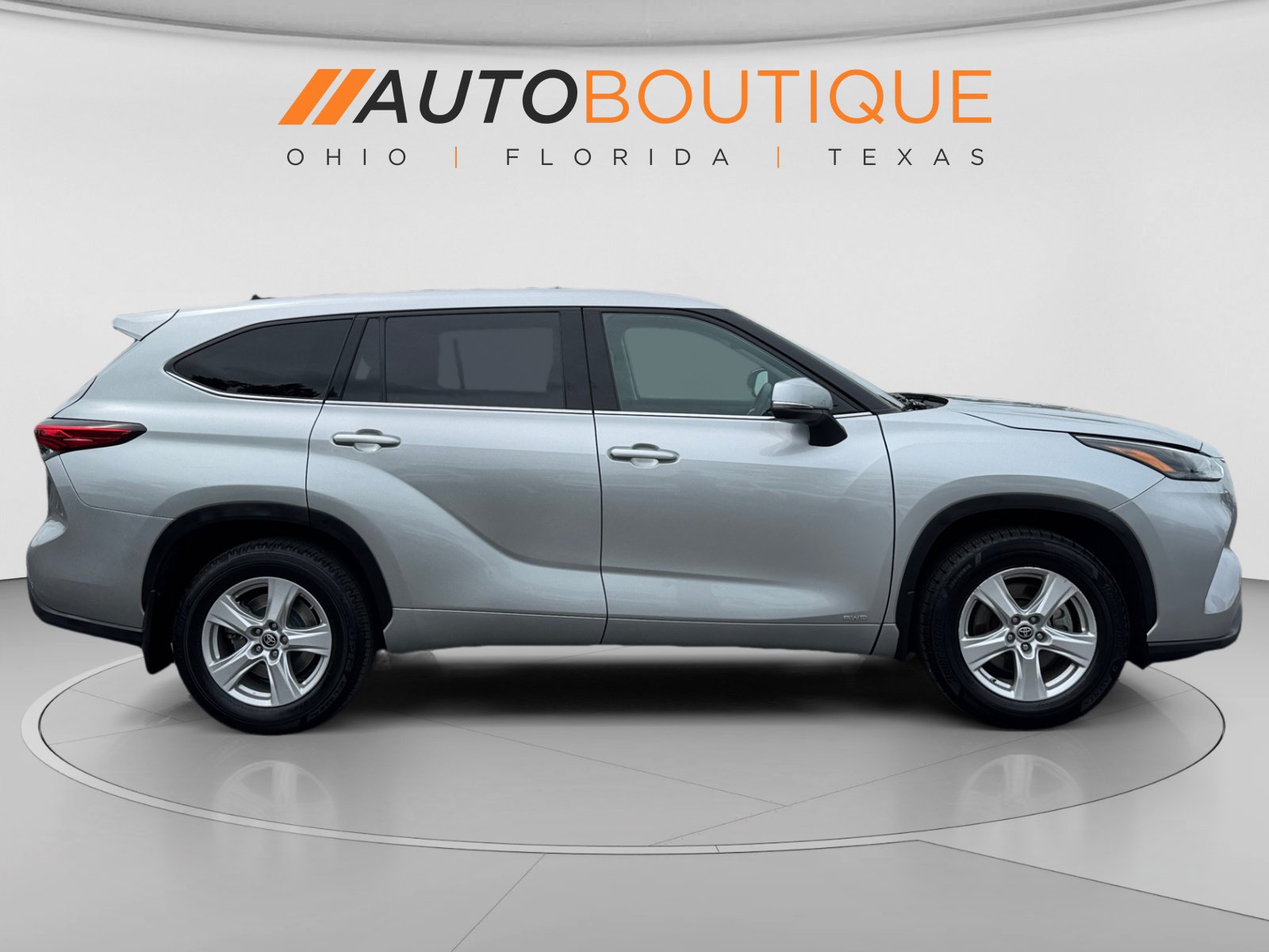 Used 2022 Toyota Highlander LE AWD/4WD image 7
