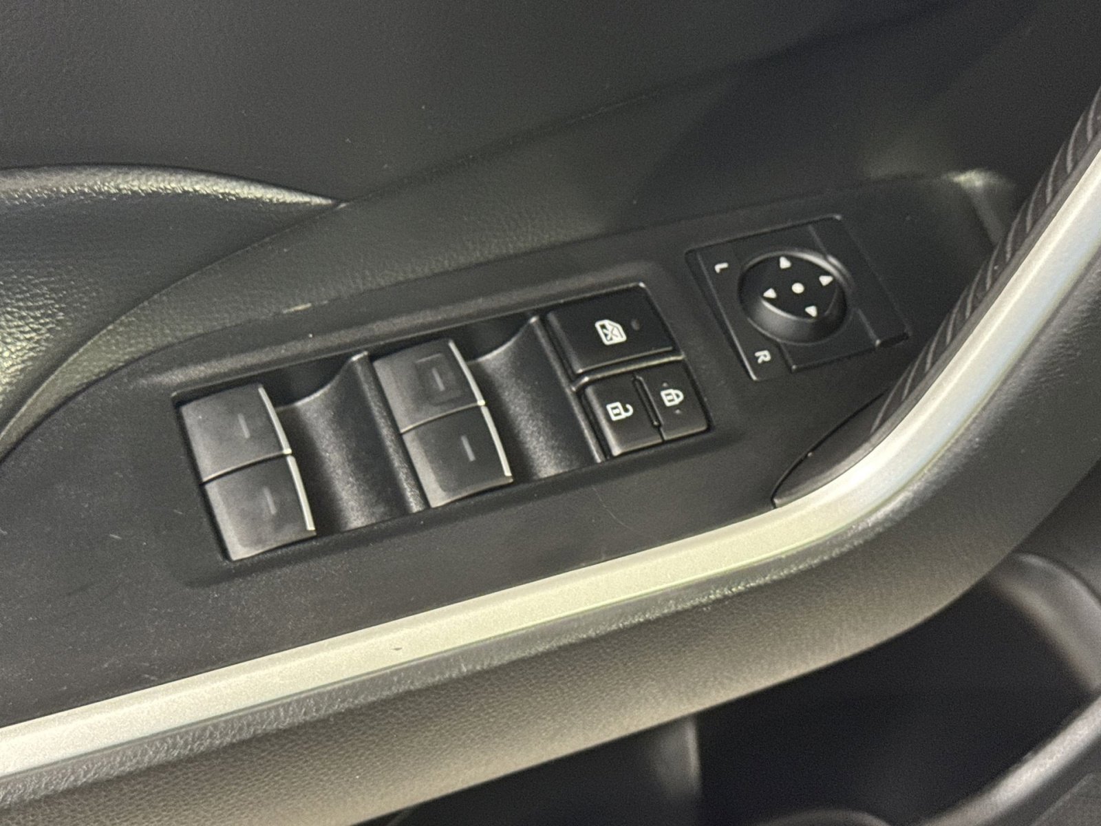 Used 2023 Toyota RAV4 XLE FWD image 27