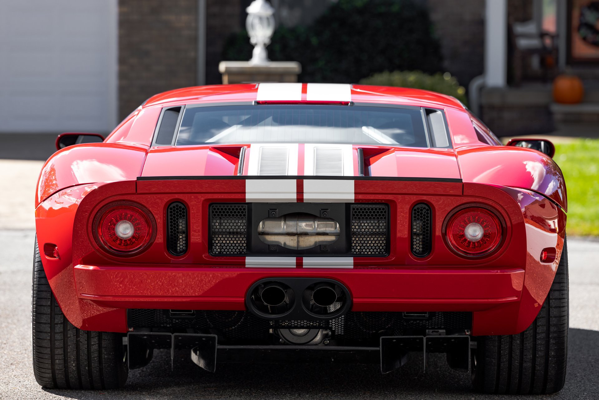 Used 2006 Ford GT RWD image 40