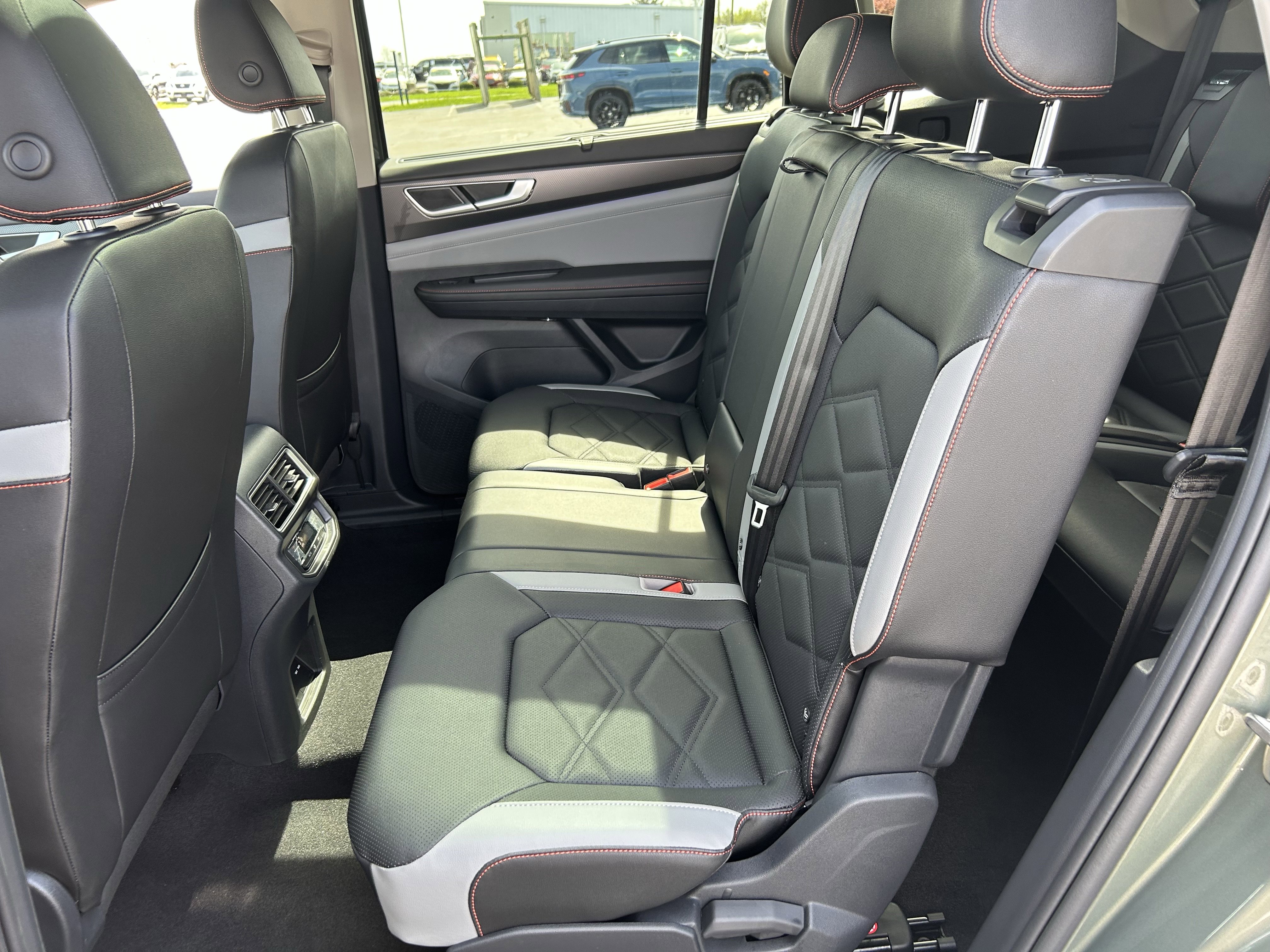Certified 2025 Volkswagen Atlas Peak Edition SE AWD/4WD image 24