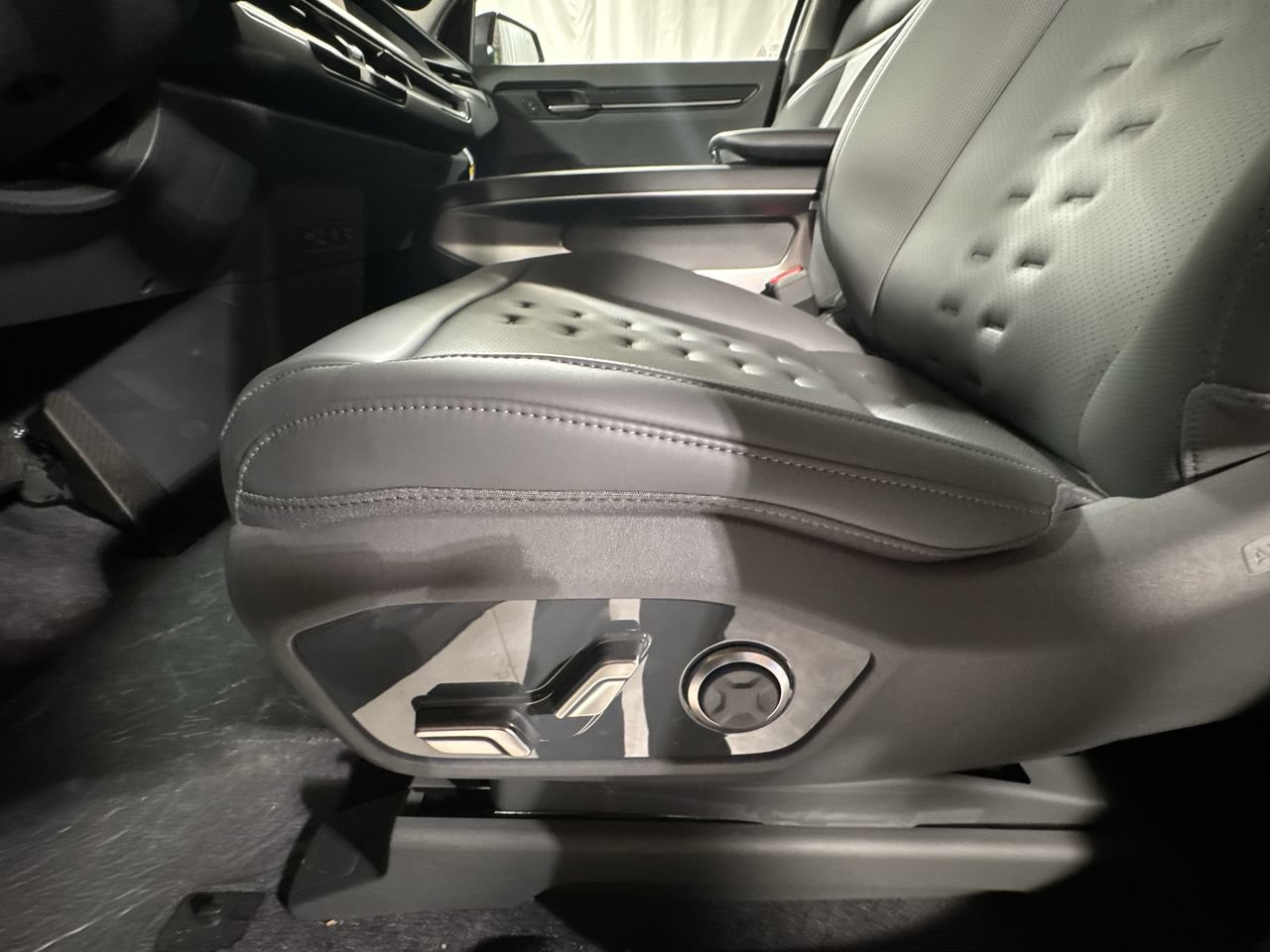New 2026 Kia EV9 Wind AWD/4WD image 5