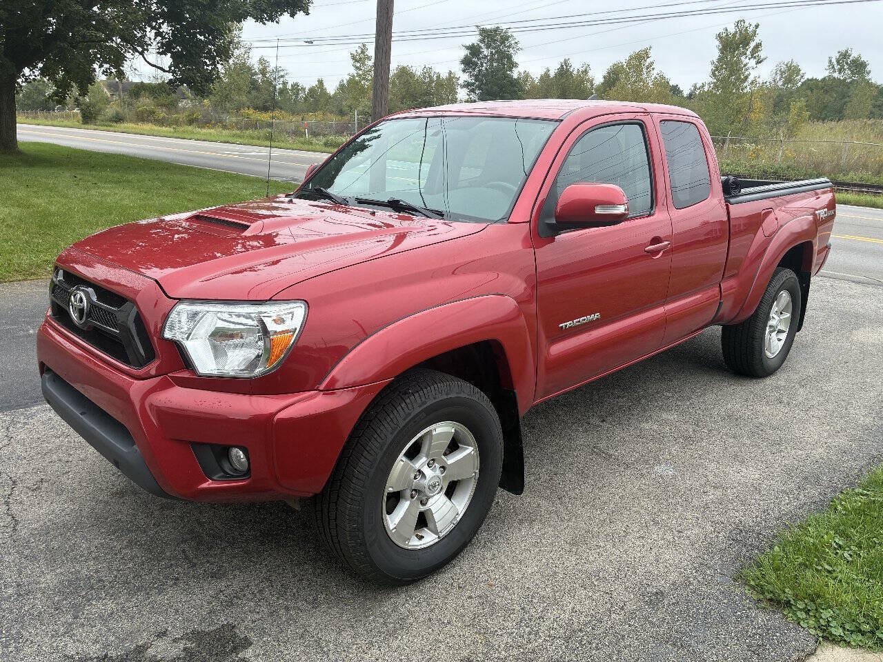 Used 2015 Toyota Tacoma 4x4 Access Cab V6 w/ TRD Sport Package image 2