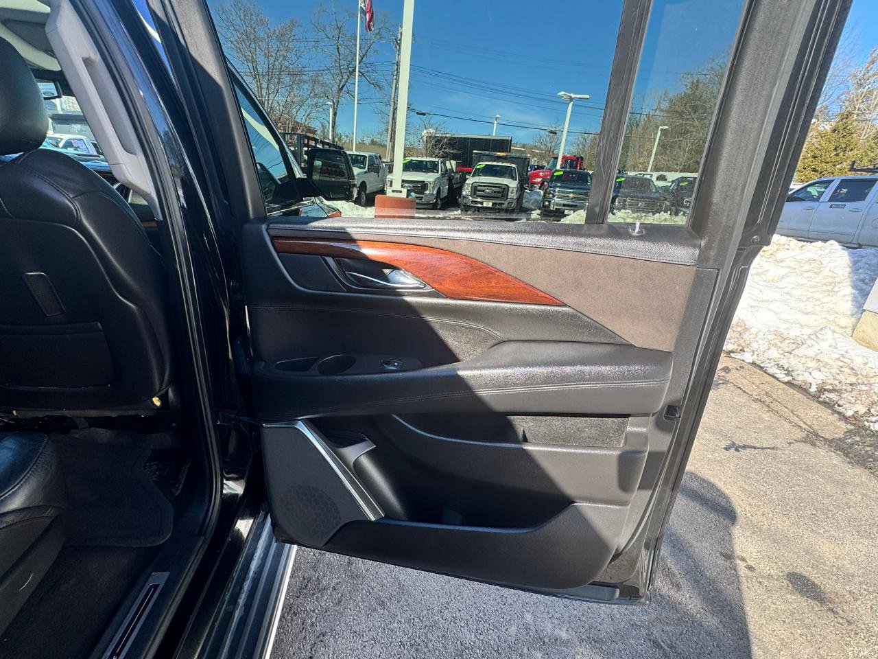 Used 2016 Cadillac Escalade ESV Luxury image 46