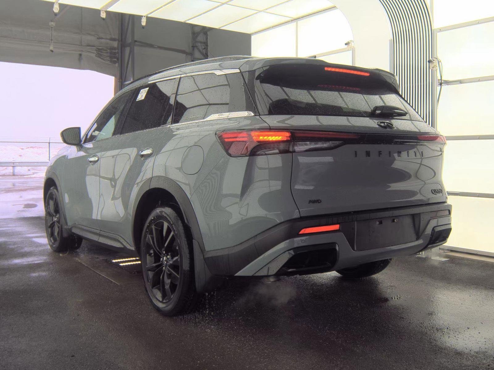 Used 2025 INFINITI QX60 Luxe w/ Black Edition image 3