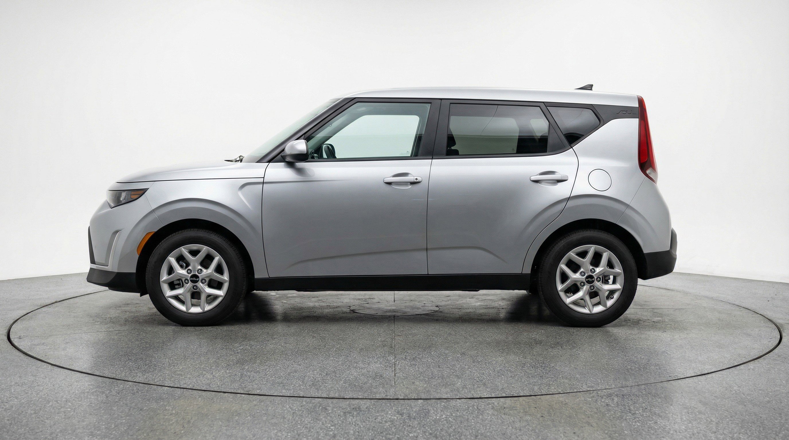 Used 2025 Kia Soul LX w/ LX Technology Package FWD image 5