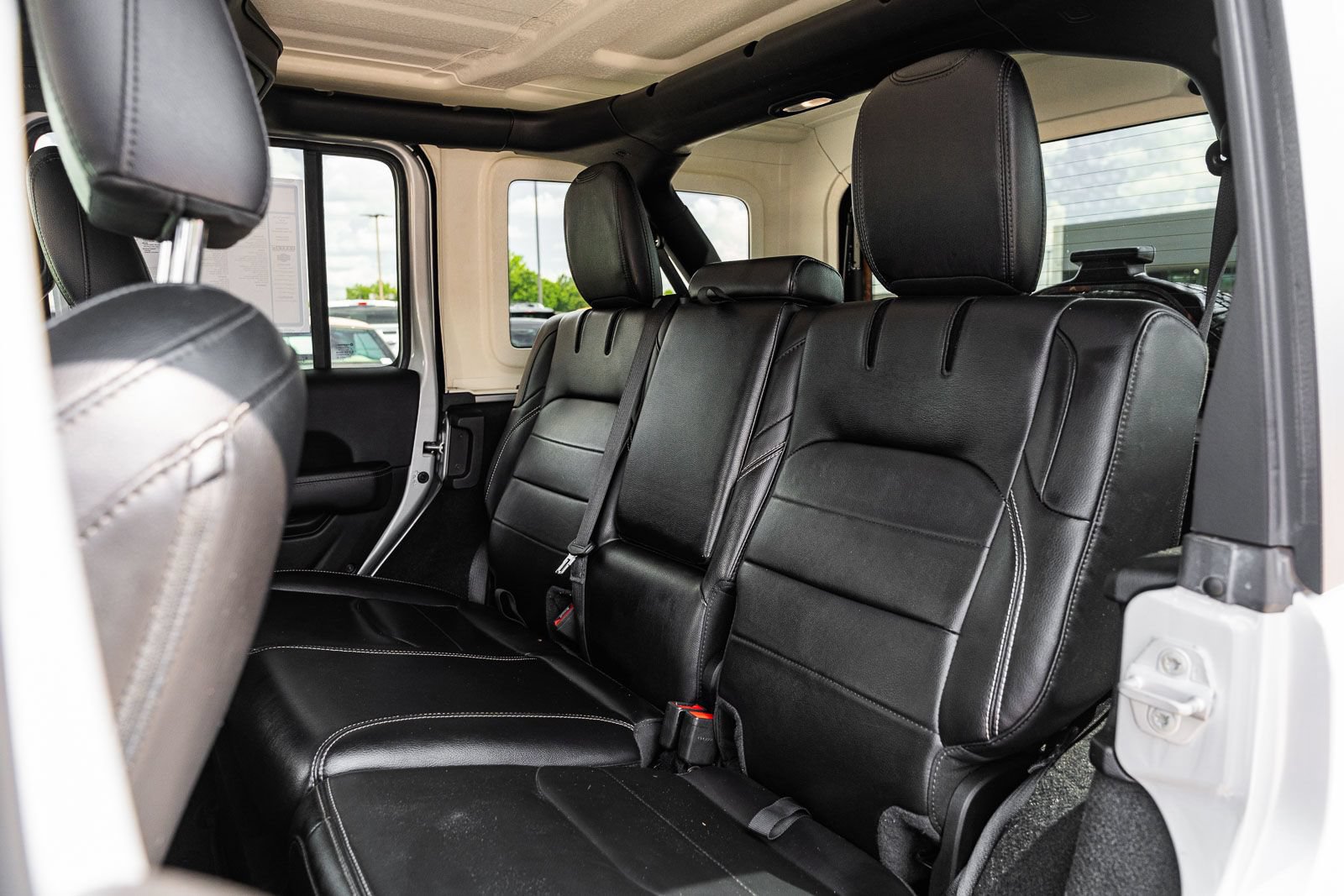 Used 2023 Jeep Wrangler Unlimited Sahara w/ Cold Weather Group AWD/4WD image 18