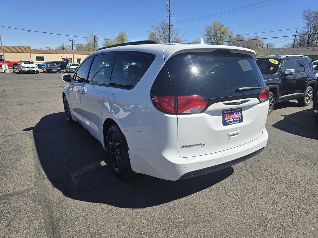 Used 2018 Chrysler Pacifica Touring-L w/ Premium Audio Group FWD image 13