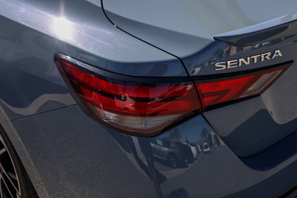 Used 2025 Nissan Sentra SR FWD image 8