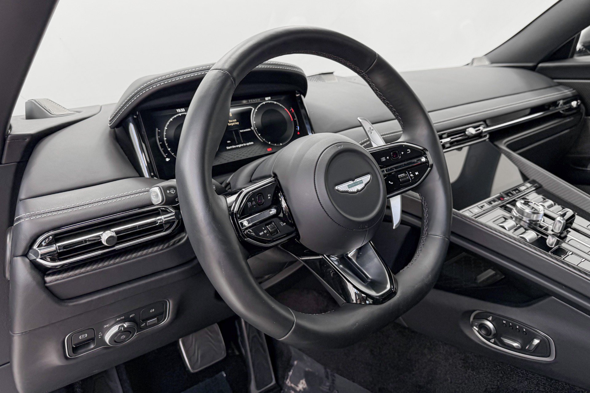 Used 2024 Aston Martin DB12 Coupe RWD image 13