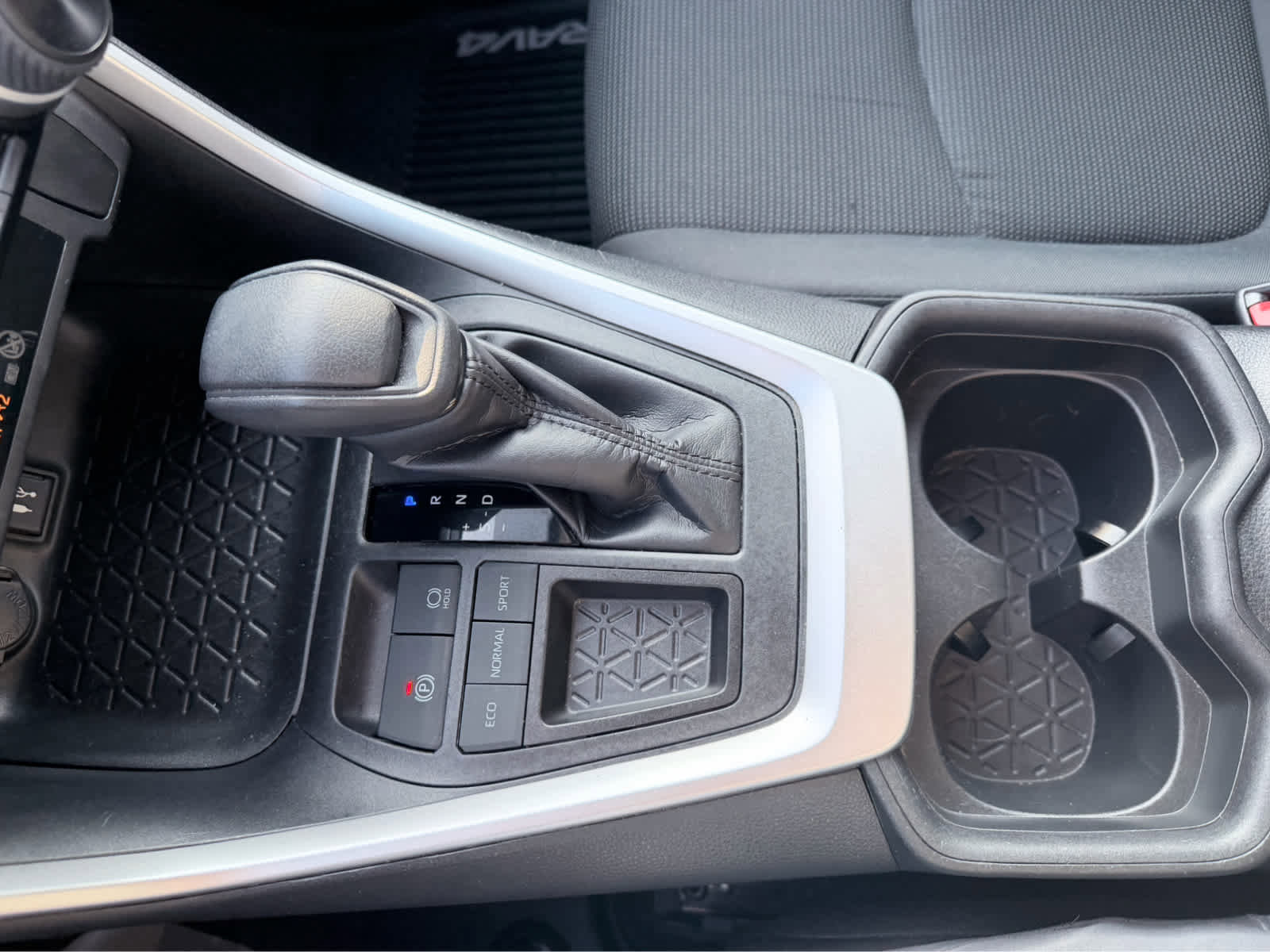 Used 2019 Toyota RAV4 LE image 27