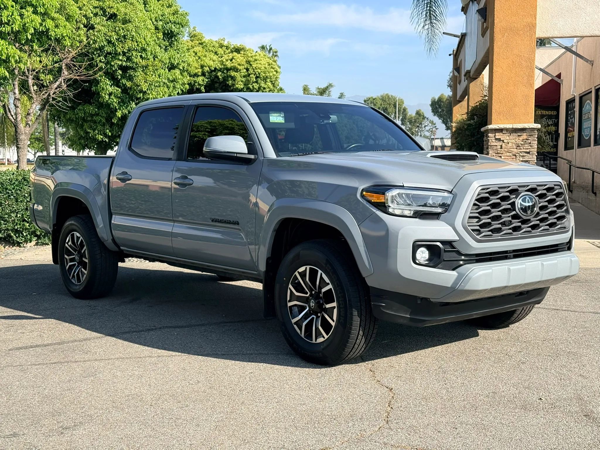 Used 2021 Toyota Tacoma TRD Sport w/ Technology Package image 3