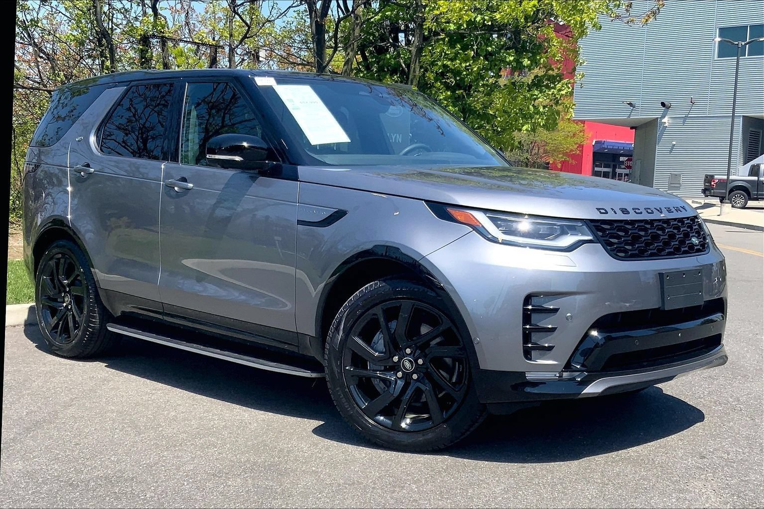 Certified 2025 Land Rover Discovery Dynamic SE AWD/4WD image 2