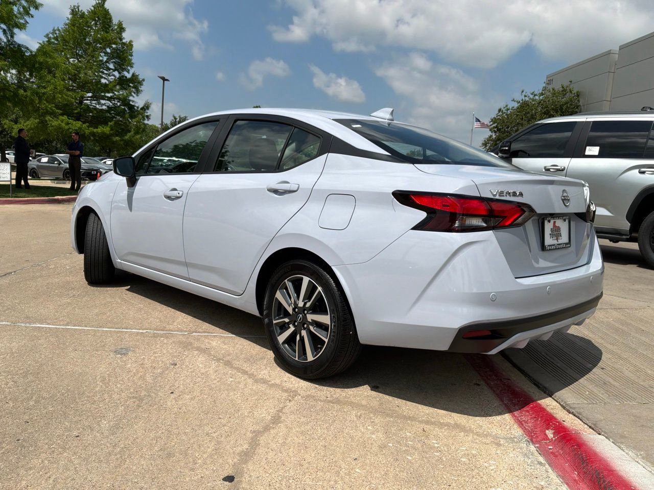 Used 2025 Nissan Versa SV FWD image 8