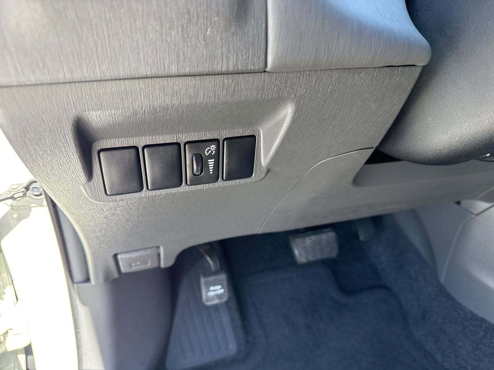 Used 2014 Toyota Prius V Three image 15