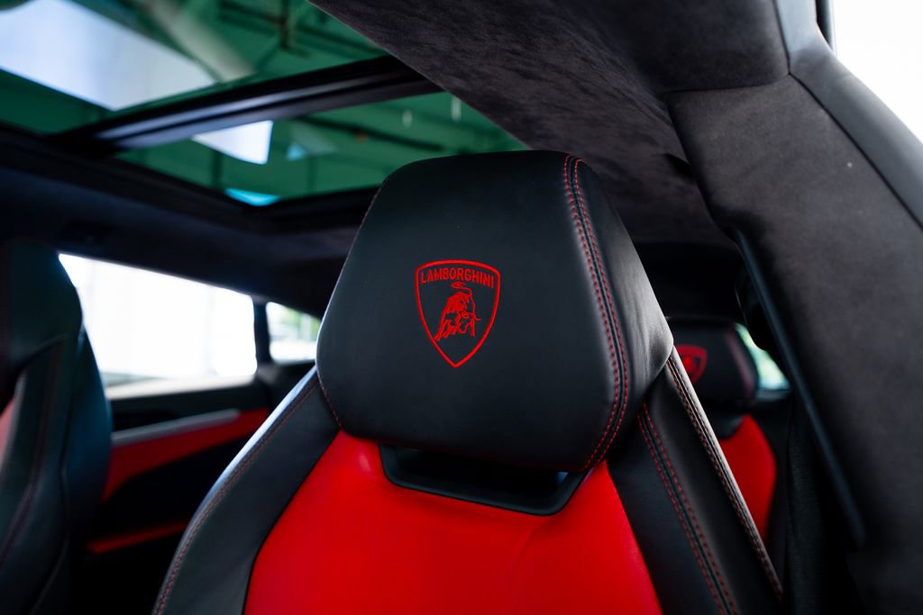 Used 2022 Lamborghini Urus AWD/4WD image 35