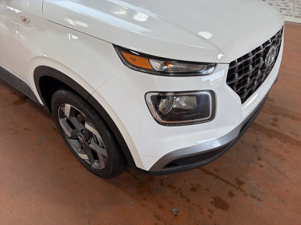 Used 2026 Hyundai Venue SEL FWD image 9