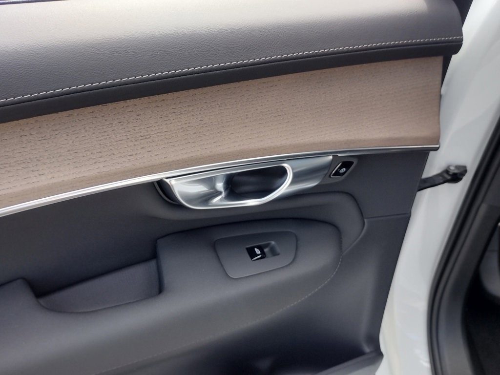 New 2026 Volvo XC90 B6 Plus image 21
