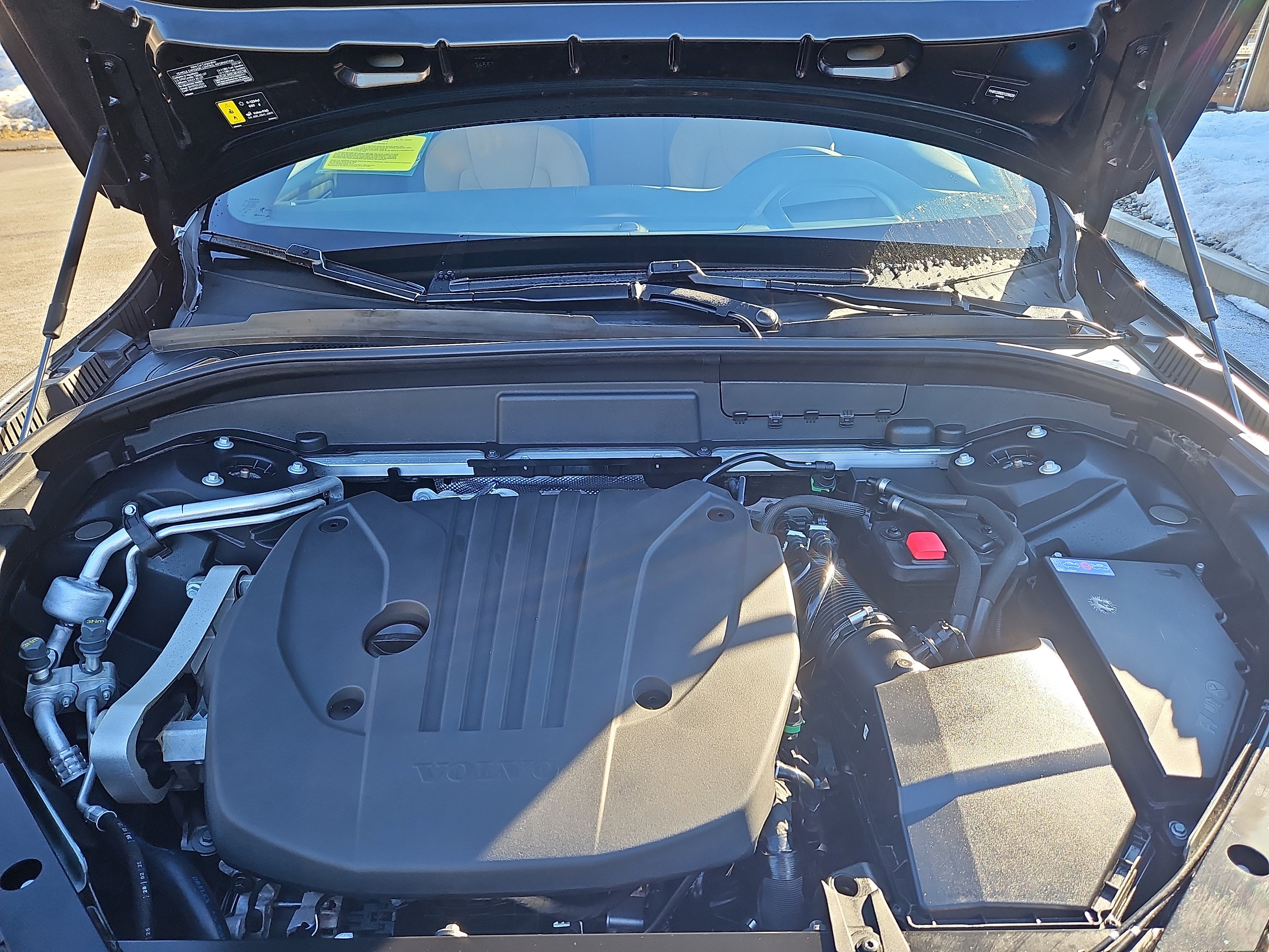 Used 2025 Volvo XC60 B5 Ultra w/ Protection Package Premier image 37