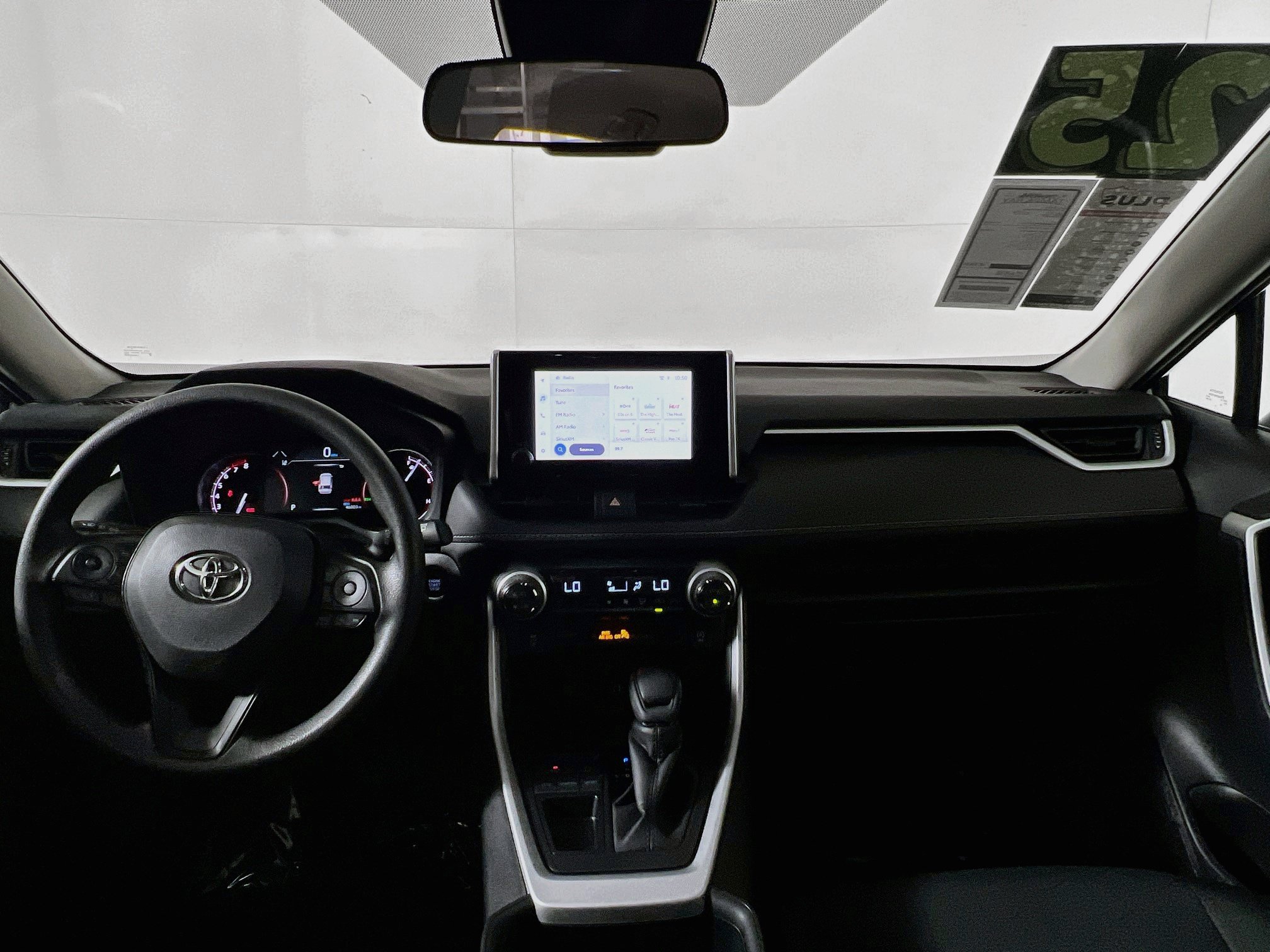 Used 2025 Toyota RAV4 XLE FWD image 30