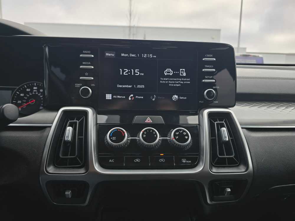 Used 2021 Kia Sorento LX image 12