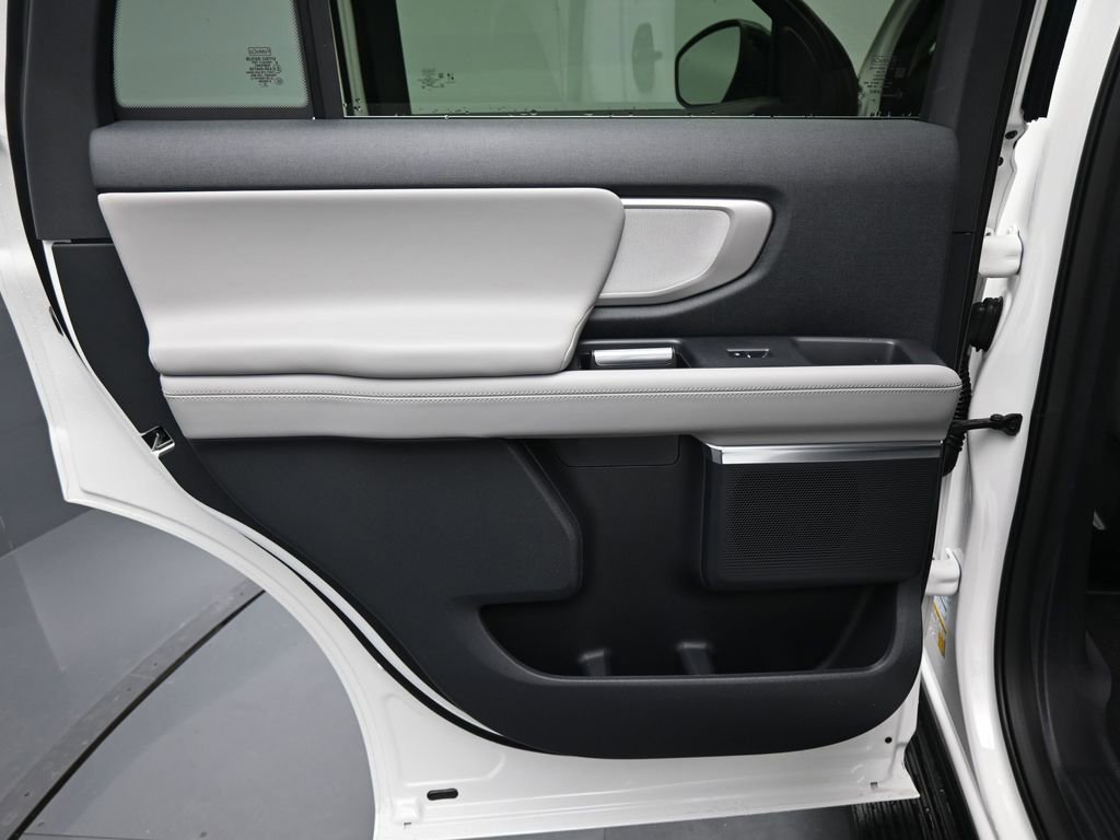 New 2026 Ford Expedition Active image 8