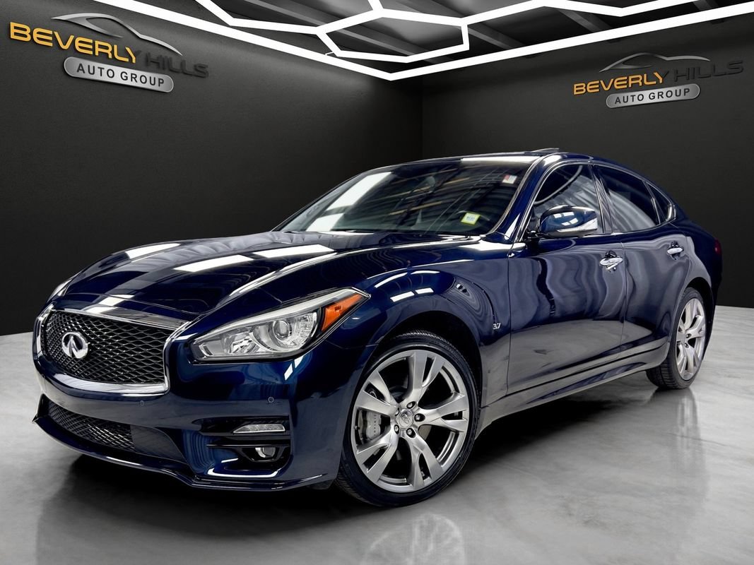 Used 2018 INFINITI Q70 Luxe w/ Sport Package