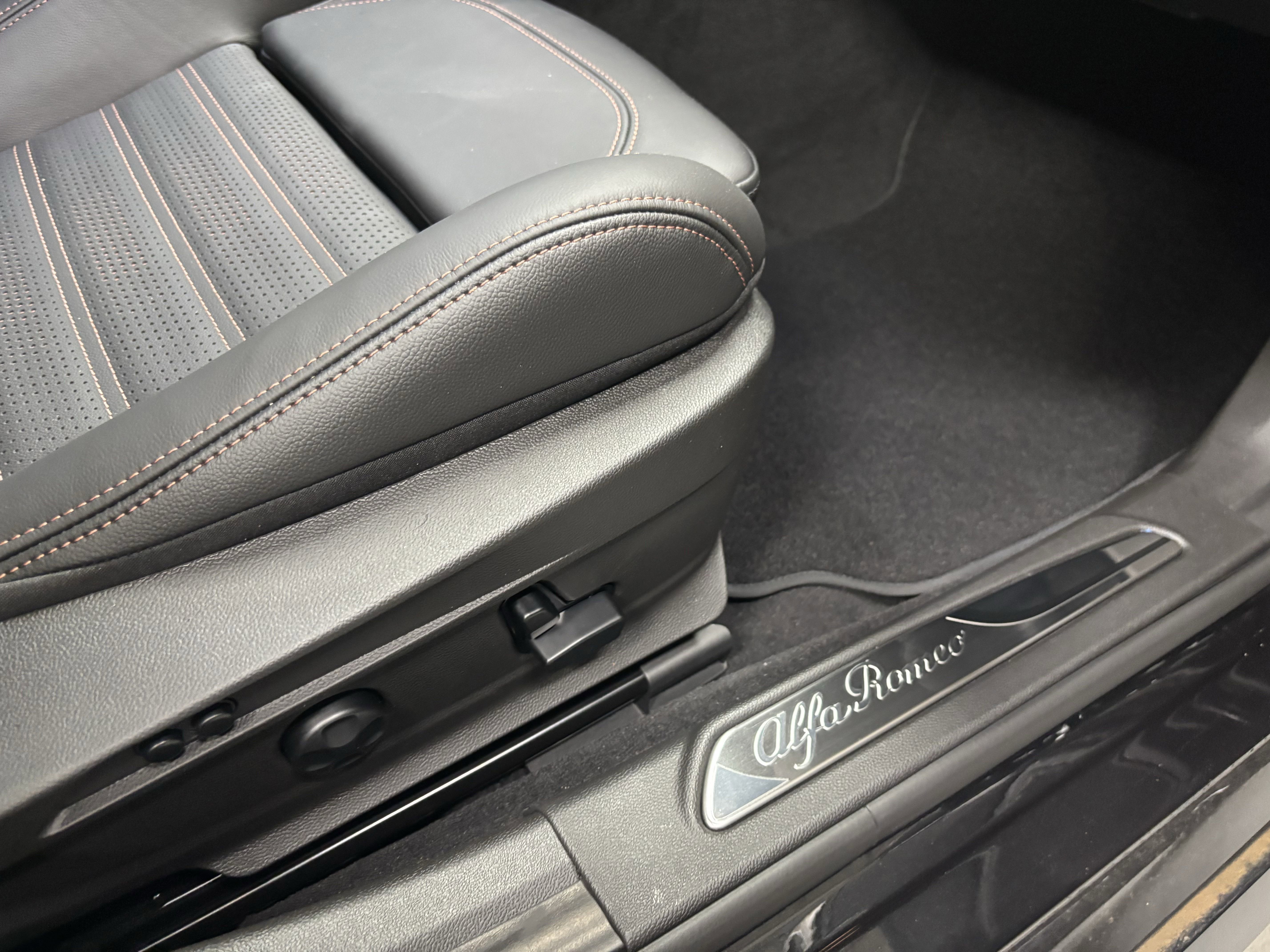 New 2025 Alfa Romeo Giulia AWD w/ Driving Assist Package image 10