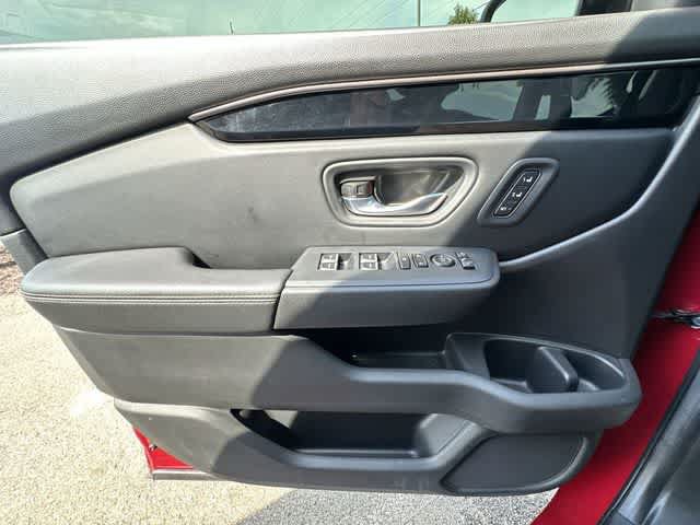 Used 2025 Honda Pilot TrailSport image 18
