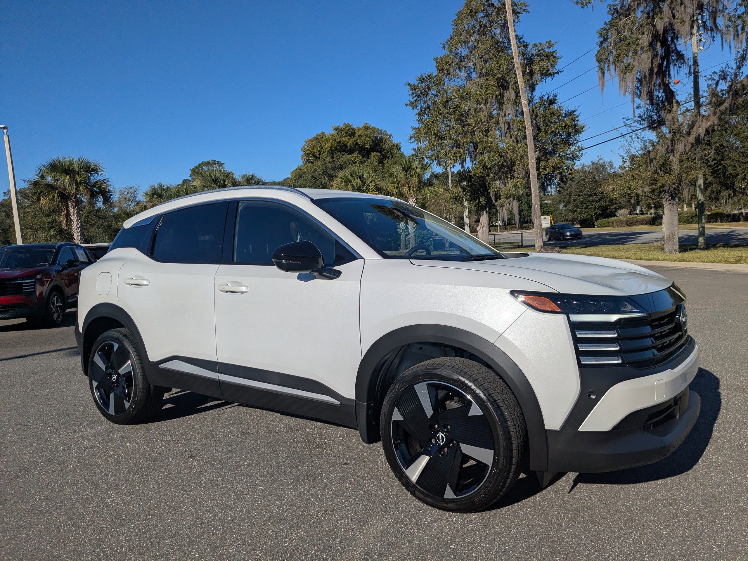 New 2026 Nissan Kicks SR FWD image 2