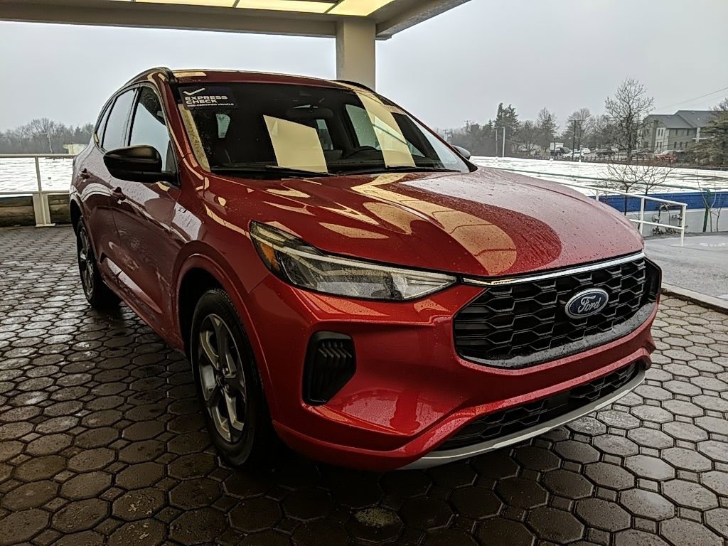 Certified 2023 Ford Escape ST-Line w/ Tech Pack #1 FWD image 4