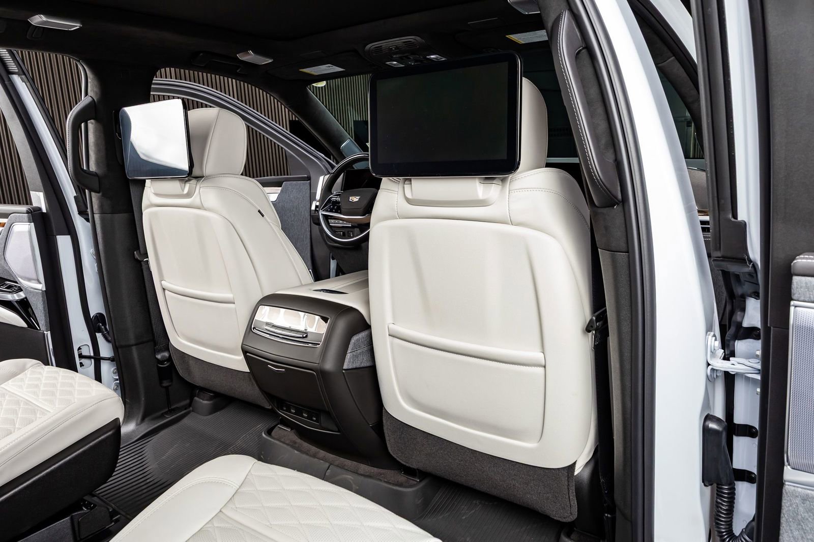 Used 2026 Cadillac Escalade Platinum Sport w/ LPO, Floor Liner Package image 32