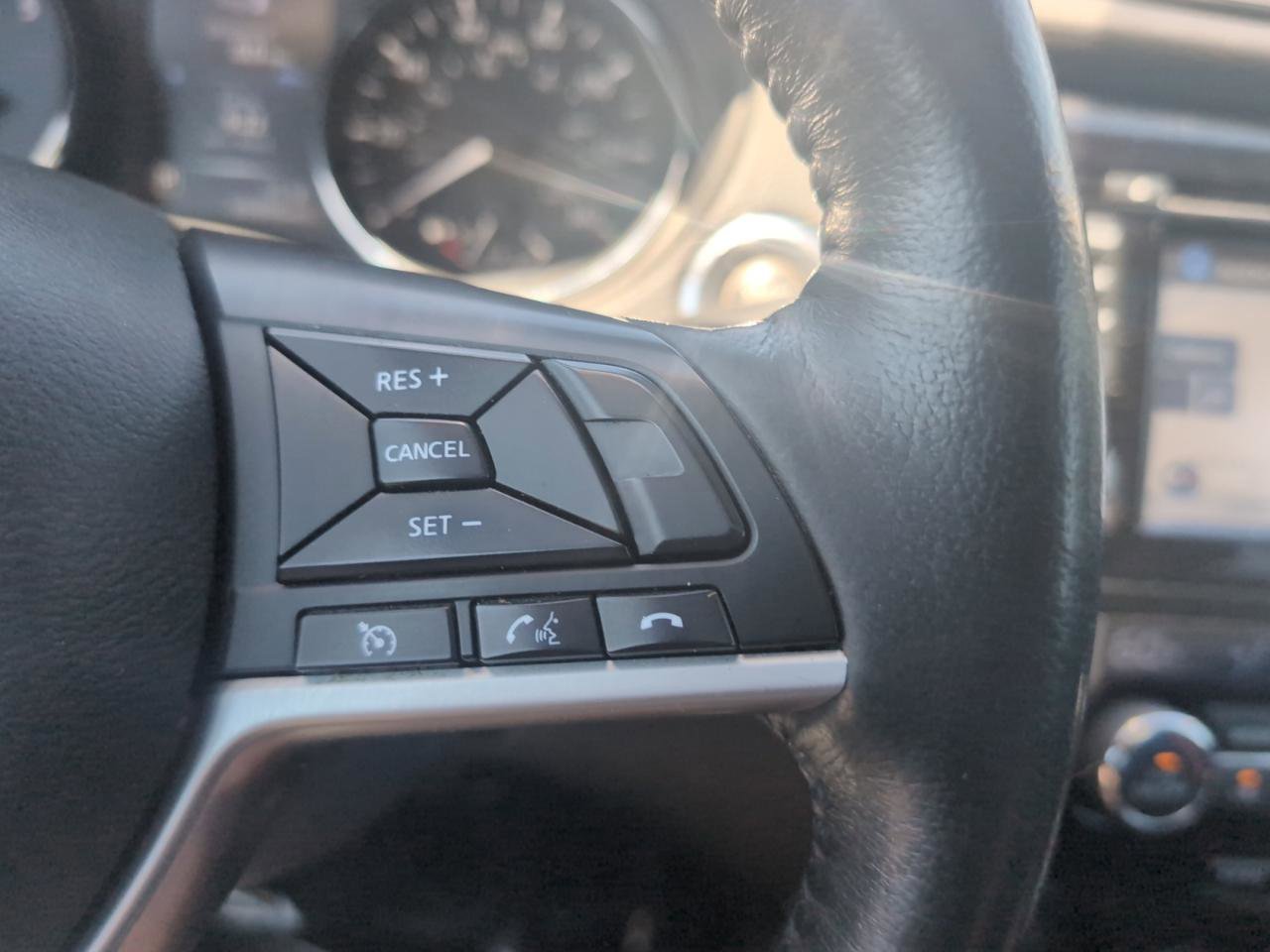 Used 2017 Nissan Rogue SV FWD image 19