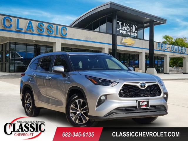 Used 2023 Toyota Highlander XLE FWD image 1