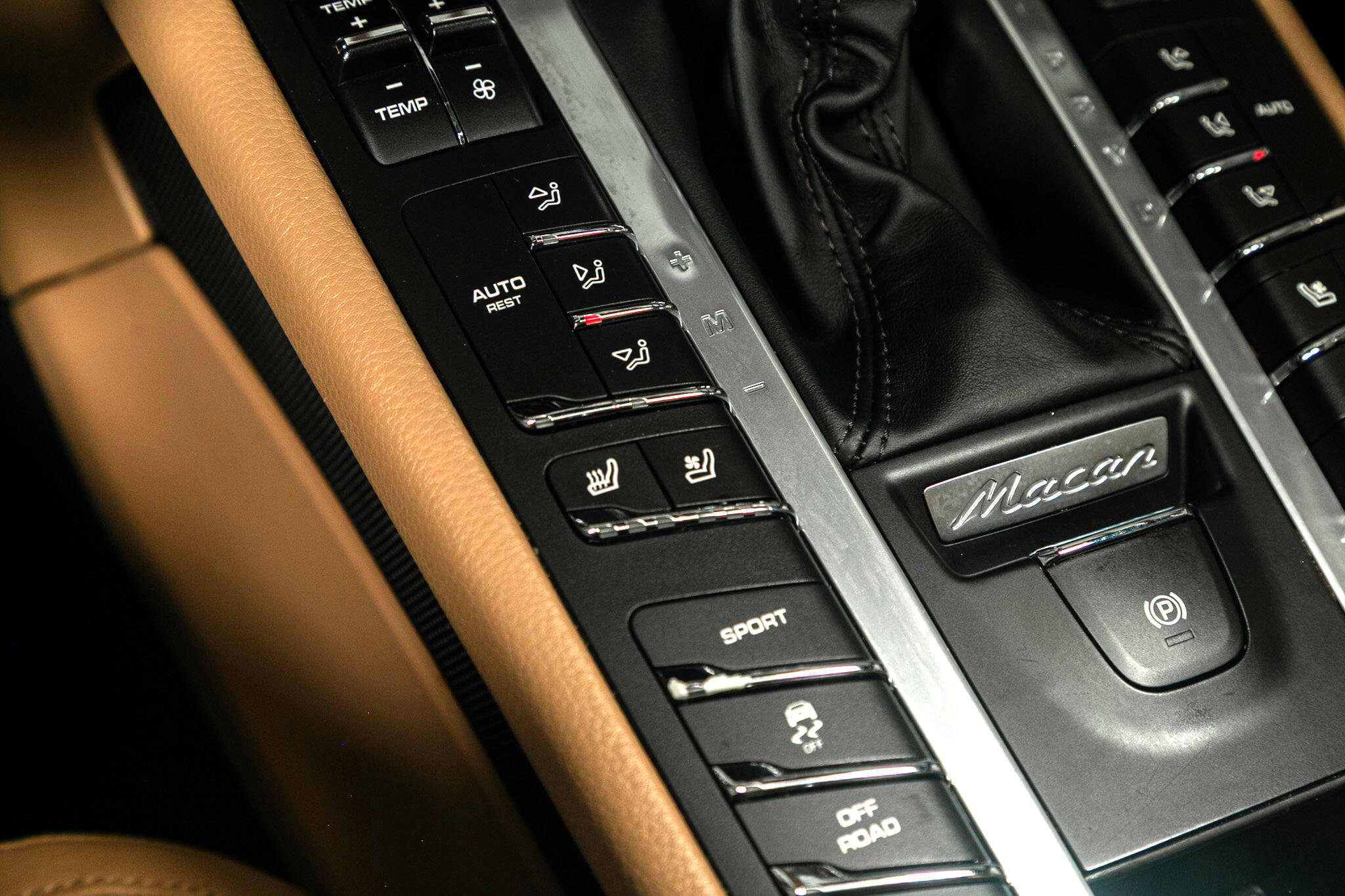 Used 2019 Porsche Macan w/ Premium Package Plus image 44