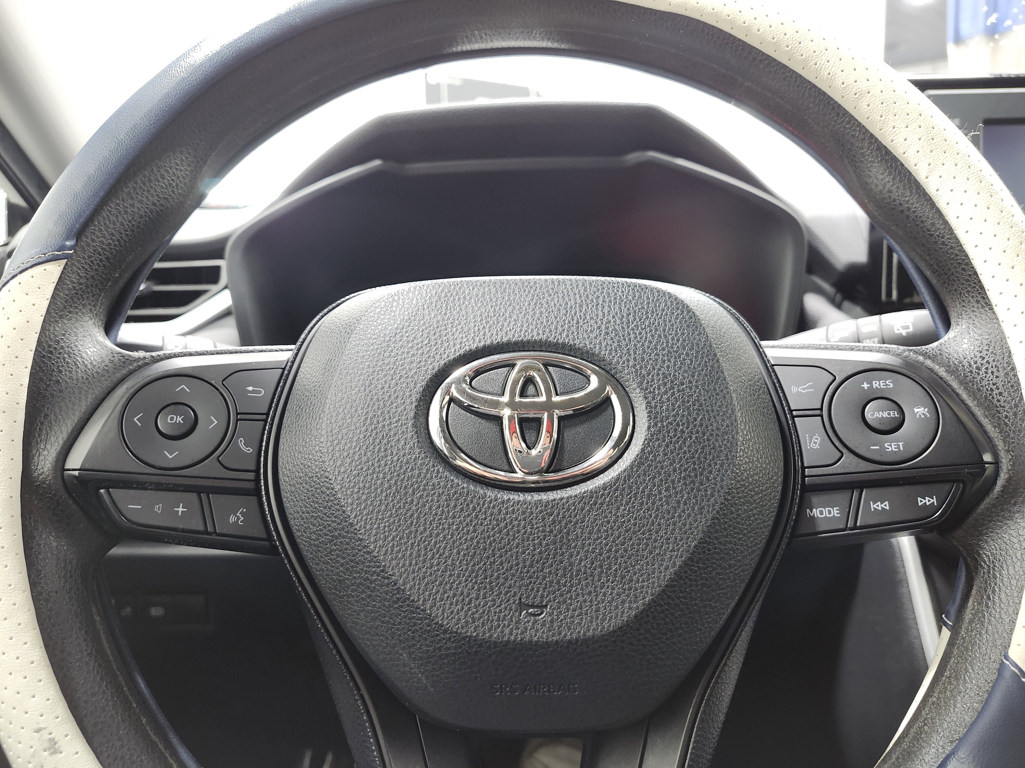 Used 2021 Toyota RAV4 XLE image 28