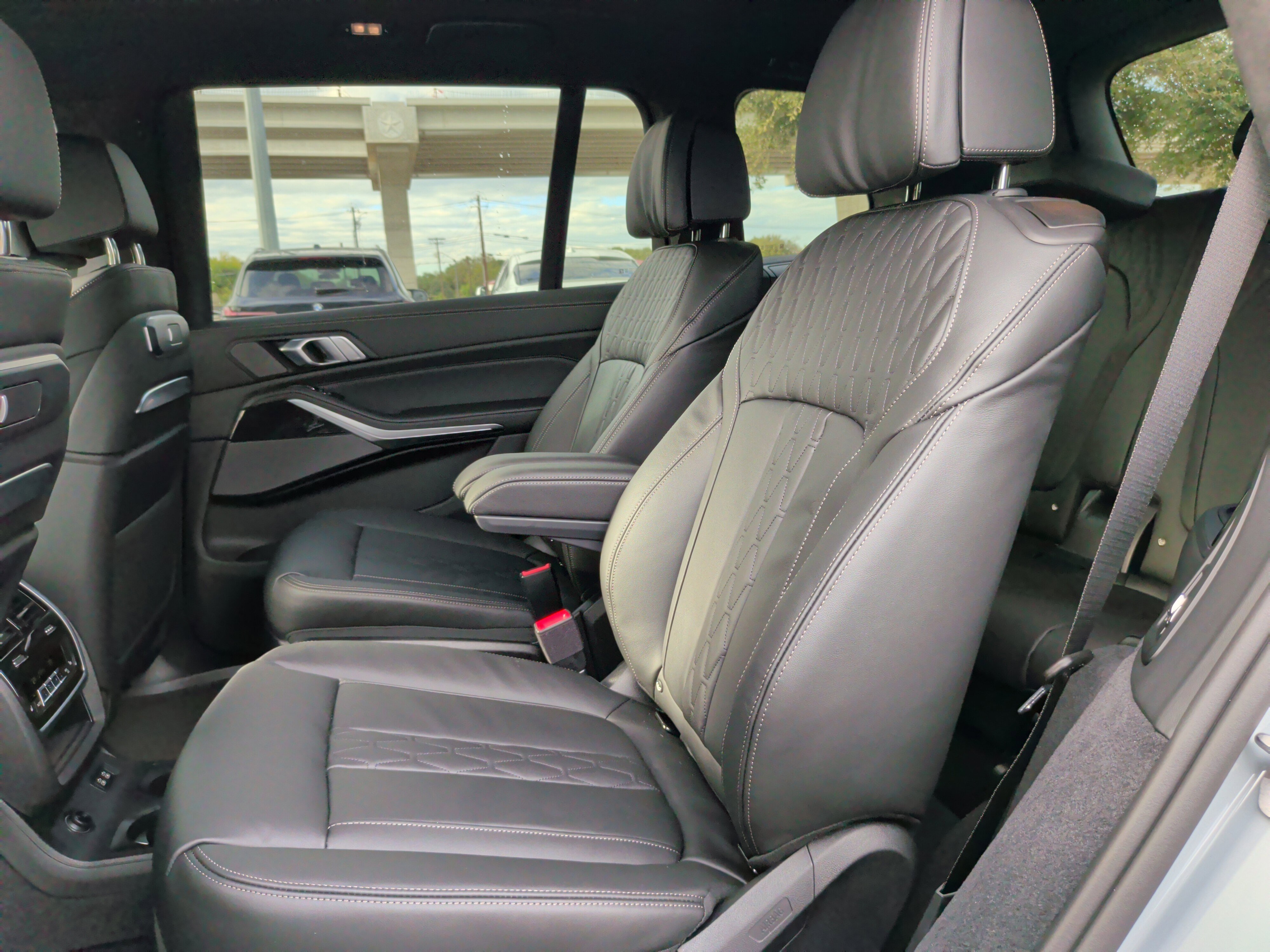 Certified 2026 BMW X7 xDrive40i w/ Executive Package image 36