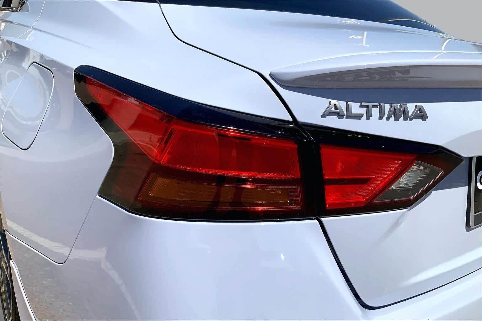 Used 2024 Nissan Altima 2.0 SR FWD image 32