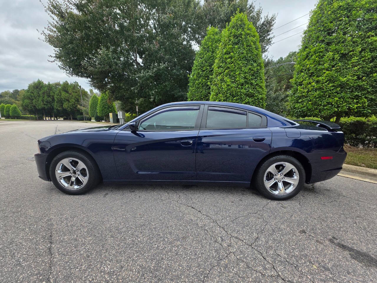 Used 2014 Dodge Charger SE w/ Sport Appearance Group image 2