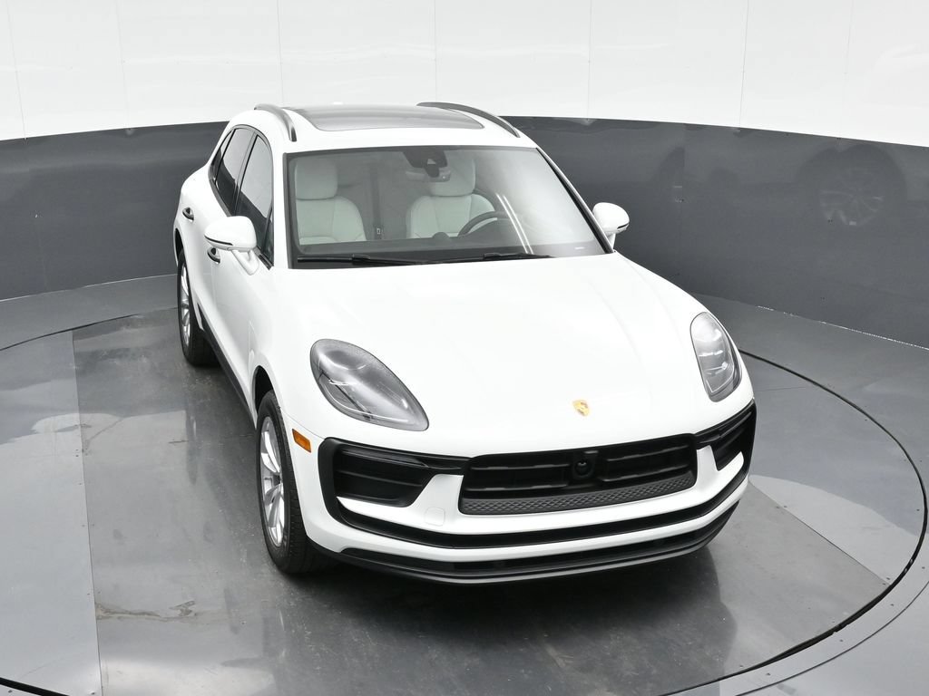 Certified 2026 Porsche Macan AWD/4WD image 32